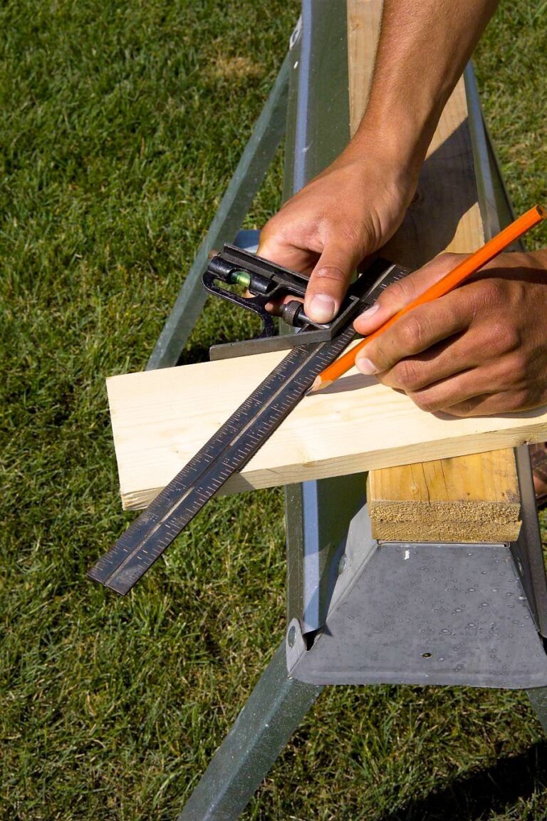 How to Measure And Cut a 45-Degree Angle Cut in Wood